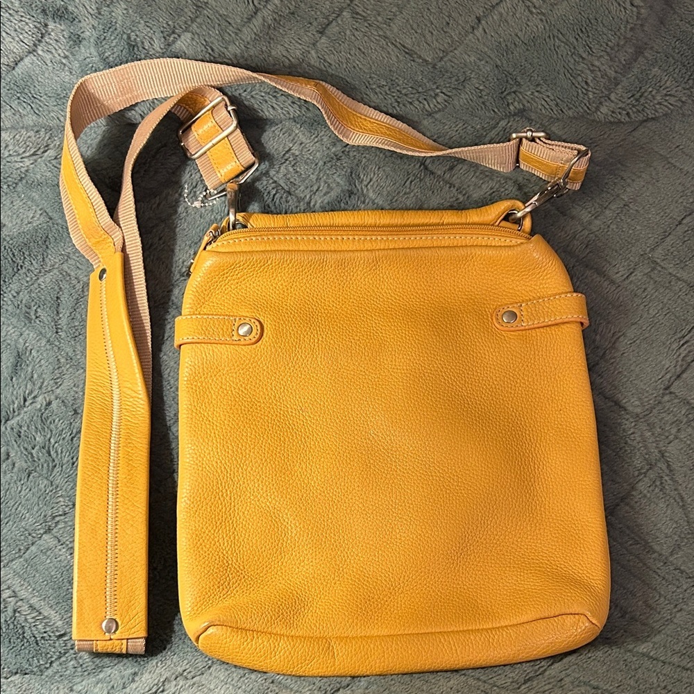 Soprano Mustard Crossbody Bag